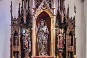 Ołtarz drewniany z figurą św. Jakuba